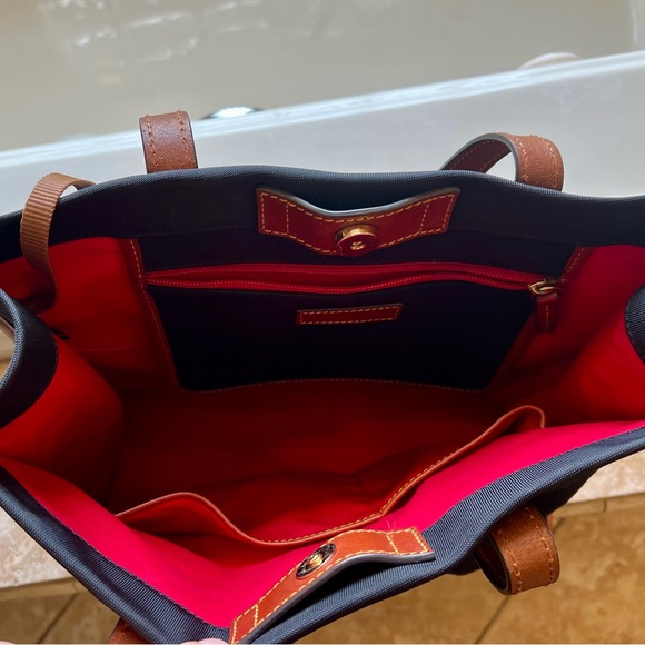 Dooney & Bourke black shoulder bag - Picture 2 of 3